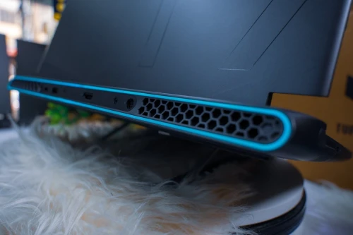 ALINEWAER M17 R5/RYZEN 7 -6800H/16 gb ddr5/disk 512 gb ssd/nvidia RTX 3070ti/ecran 17pouce 2k 165hz 