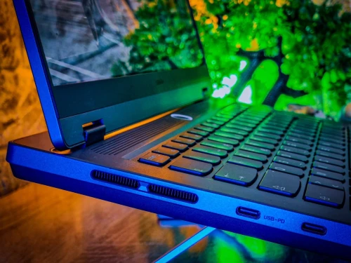 LENOVO LEGION SLIM 5/RYZEN 7-7840HS/RAM16GB DDR 5/DISK 512 GB/RTX 4060 8GB/14,5 pouce OLED 3K 120HZ 