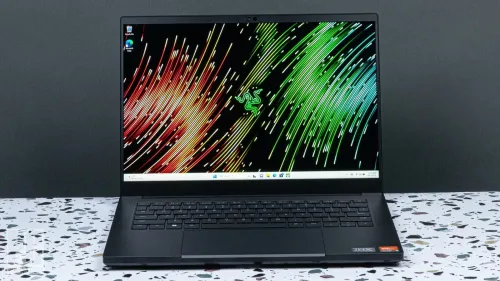 RAZER BLADE 16 2025/ Ryzen AI 9 365/RAM 32GB 8800MHZ/1TB SSD/RTX 5080 16GB/ECRAN 16 OLED 2.5K 240HZ