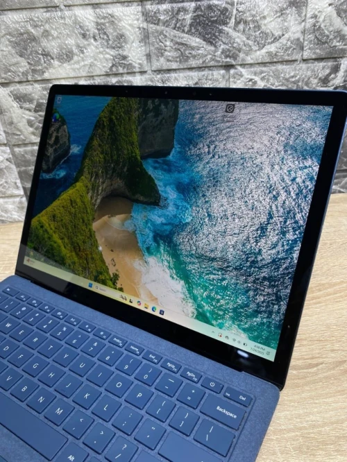 SURFACE LAPTOP 3/INTEL  I5-1035G7/08  DDR4/256GB  SSD/intel UHD graphique 4gb/13.4  2k tactile      