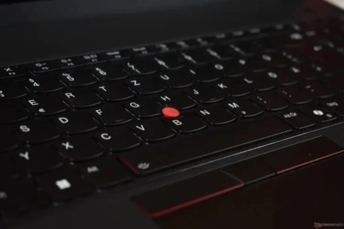 LENOVO THINKPAD P16S GEN 4/AMD RYZEN 9 AI PRO 370W/ 64GB LPDDR5x-7467/DISK 1TB  M.2/ECRAN 16.1  FHD+   300nits