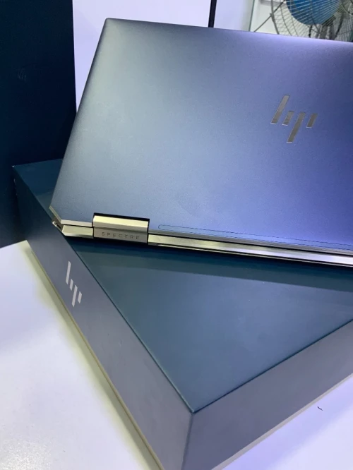 HP SPECTRE X360 CONVERTIBLE  intel I7-1065G7   4.6 ghz 8 gb ddr4  3700 hz 2000 gb ssd nvum 2T 