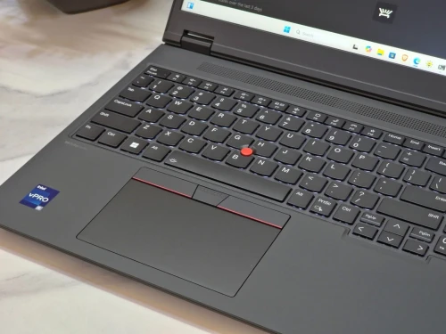 LENOVO THINKPAD P16V STATION/i7-13800H/RAM 16Go DDR5/512GB SSD/ NIVIDIA GEFORCE RTX 1000  06GB