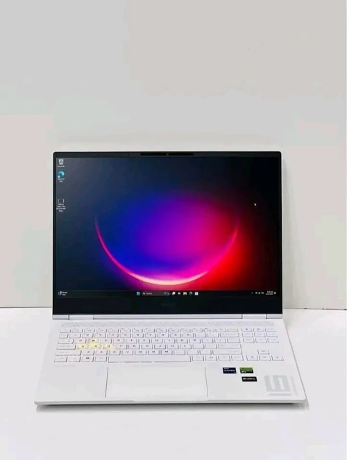 HP OMEN TRANSCEND 16/INTEL I7-14700HX/32GB DDR5/1024 GB SSD/RTX 4060 8GB/16 POUCE 2.5k 240HZ 