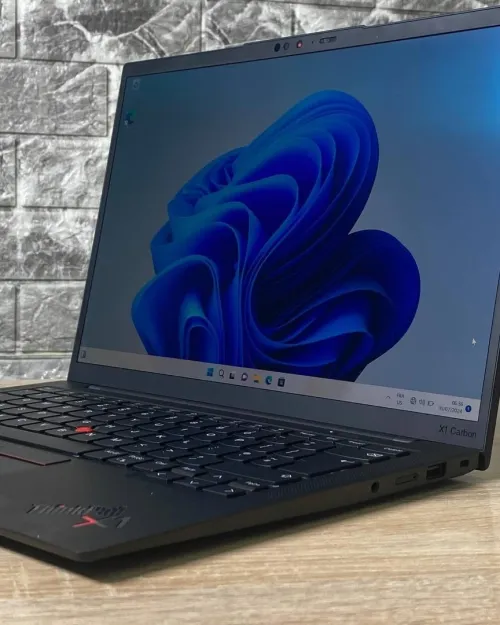 THINKPAD X1 CARBONE GEN 10/ INTEL i5-1235U EVO/disk  512 gb ssd nvme/ecran 14 2K /iris xe graphique