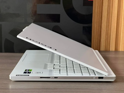LENOVO LEGION 7 16IRX9H/I9-14900HX/16GB DDR5/ 1TB SSD/RTX 4060 8GB/16.1 pouce 3,2K  165HZ