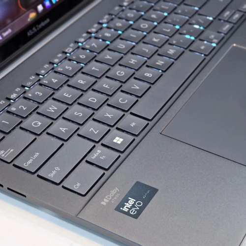 ASUS ZENBOOK 14 OLED/ULTRA 5 135H/RAM 8GB DDR5/512GB SSD/ECRAN 14 3K OLED TACTILE 