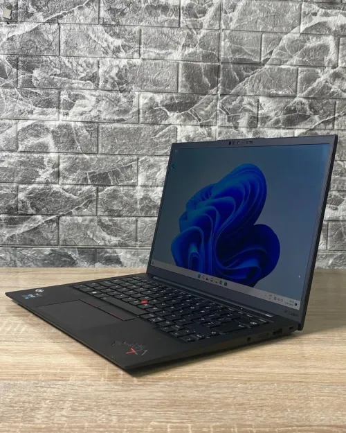 THINKPAD X1 CARBONE GEN 10/ INTEL i5-1235U EVO/disk  512 gb ssd nvme/ecran 14 2K /iris xe graphique