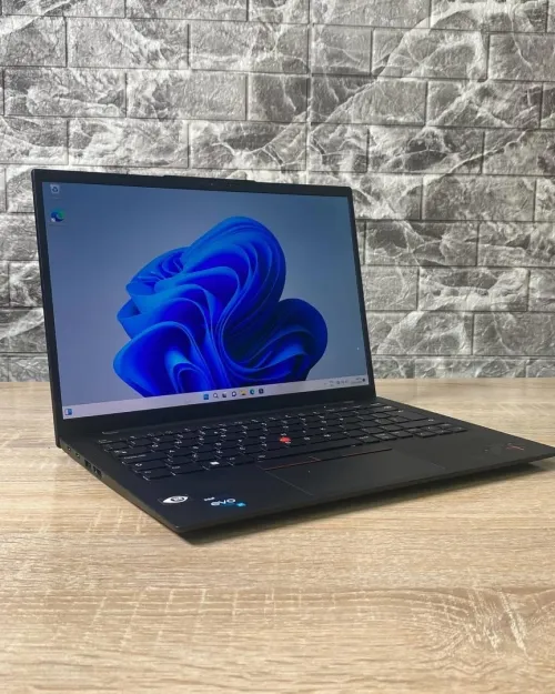 THINKPAD X1 CARBONE GEN 10/ INTEL i5-1235U EVO/disk  512 gb ssd nvme/ecran 14 2K /iris xe graphique