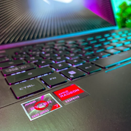 ASUS ROG ZEPHYRUS G14/ RYZEN 7-6800HS/ram 16gb/disk 512/AMD RADEON RX 6700S 8GB
