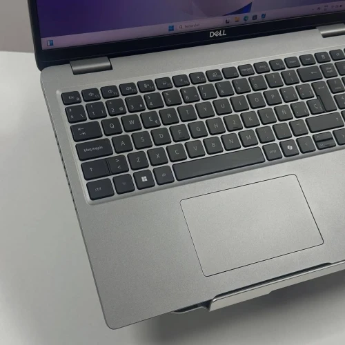 DELL PRECISION 3591/ULTRA 5-135H/16GB DDR5/512GB SSD/NVIDIA RTX 500 ADA 04GB/15.6  pouce  fuhd