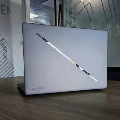 ASUS ROG ZEPHYRUS G16/INTEL ULTRA 9 -285H  5.5GHZ/RAM  64GB DDR5  7467MHZ/DISK  3TB SSD NVME GEN4/NVIDIA  GEFORCE RTX 5090  24GB  UP 32GB/ECRAN 16 POUCE  OLED 2.5K 240HZ 500NITS