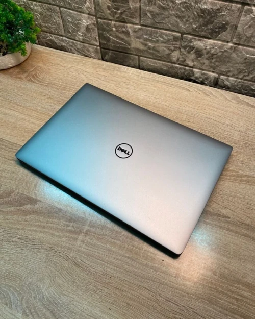 DELL XPS 15 9560/intel I7-7700HQ/08 GO DDR3/256 GB SSD/NVIDIA GEFORCE GTX 1050 04GB/15.6  FHD