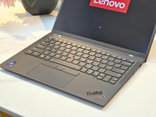 THINKPAD X1 CARBONE GEN 11/INTEL I7-1355U EVO/16GB DDR5  6400MHZ/disk 512 gb ssd/ecran 14 IPS fhd+