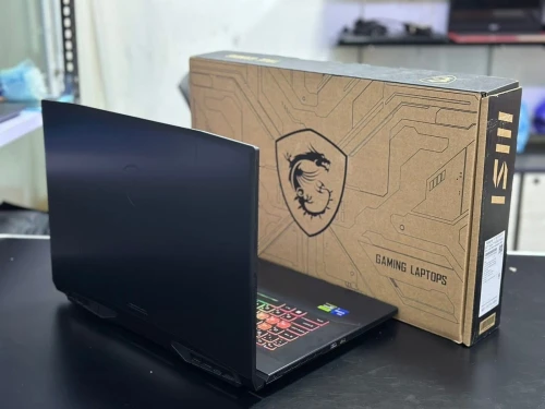 MSI KATANA 17/INTEL i7-13620H/RAM 16gb  DDR5/ NIVIDIA RTX 4060 08/DISK 512 NVME/17.3 FHD 144 HZ  