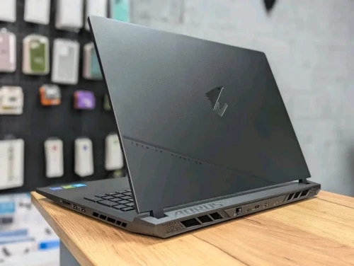 GIGABYTE AORUS 16/I7-13700H/16GB DDR5/1TB  NVME/RTX 4070 8GB/16.1" QHD+ 2.5k 240Hz