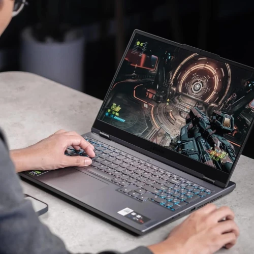 LENOVO LEGION PRO 5 16IRX8 2023/RYZEN 7-7745HX/RAM 32GB DDR5/2TB SSD/RTX4070 16POUCE IPS  240Hz