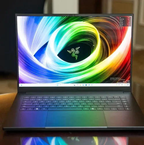 RAZER BLADE 16 2025/ Ryzen AI 9 365/RAM 32GB 8800MHZ/1TB SSD/RTX 5080 16GB/ECRAN 16 OLED 2.5K 240HZ