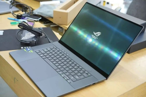 ASUS ROG ZEPHYRUS G16/ULTRA 9 -285H/32 GB DDR5/1TB SSD/NVIDIA RTX 5070 8GB/16 OLED 2.5K 240HZ