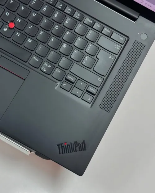 LENOVO THINKPAD P1 GEN 6/ intel I7 -13700H/32gb ddr5/1024gb ssd/QUADRO RTX A2000 ADA 8GB/16.1 2k 