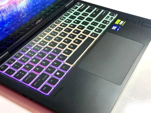 HP OMEN 16 MAX OLED  2025 /  INTEL ULTRA 9-275HX 5.4GHZ 24C/ RAM 32GB LPDDR5X / DISK 2TB  SSD NVEM GEN 4 / carte graphique / NVIDIA GEFORCE RTX 5080 16GB  GDDR7 175WATT DLSS 4 / ECRAN 2.5 K 240 Hz,