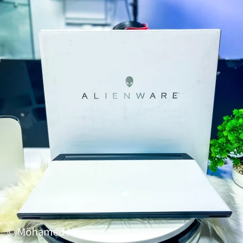 ALIENWARE M15 R7 AVEC BOITE/intel I7 -10870H/ram 16gb/disk 512 gb/nvidia RTX 3060/15.6 144 HZ