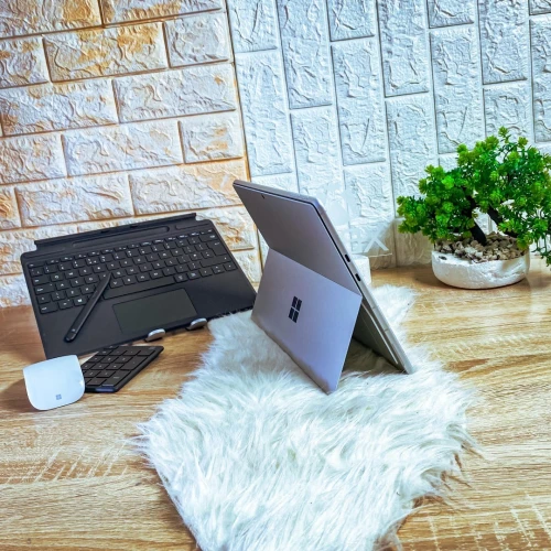 SURFACE PRO 9 2023 avec clavier et stylo/RAM 16GB/256GB SSD