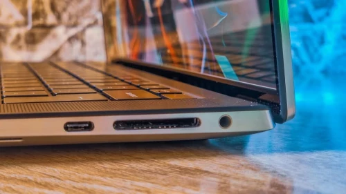 DELL XPS 15 9530/I7 13700H/RAM 32GB/1TB SSD/NVIDIA RTX 4060 8GB/15.6 4K OLED TACTILE 