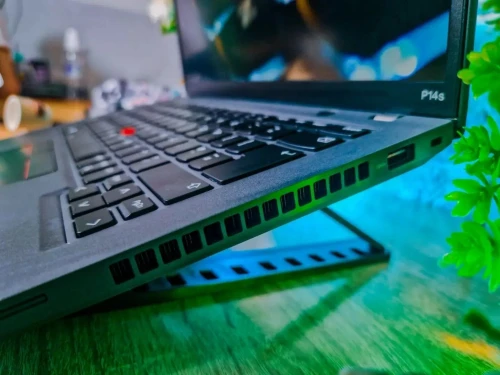 LENOVO THINKPAD P14S GEN 4 2024/I5-1340P 5GHZ/RAM 16GB DDR5/DISK 512GB SSD/NVIDIA RTX A500 4GB