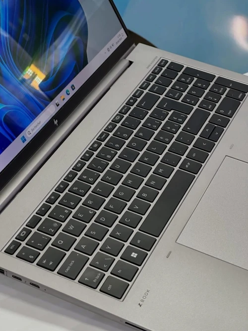 HP ZBOOK FIREFLY 16 G10/intel i7 -1355U/ 16GB  DDR5 /disk 512GB SSD/NVIDIA RTX A500 4GB/Ecran 16 FHD