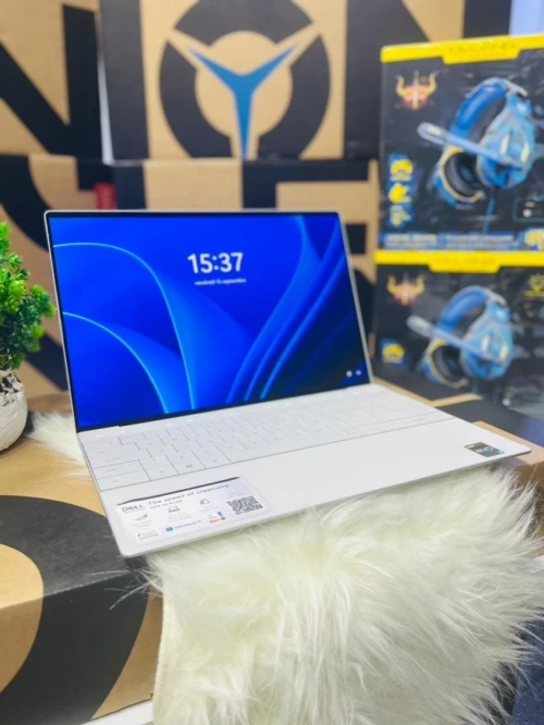 DELL XPS 13 PLUS  9320 12th 2023/I7-1260P 5GZ/16GB DDR5 /1TB SSD/ECRAN 13.3 4K OLED TACTILE