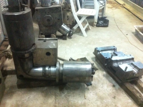 machine injection plastique pvc