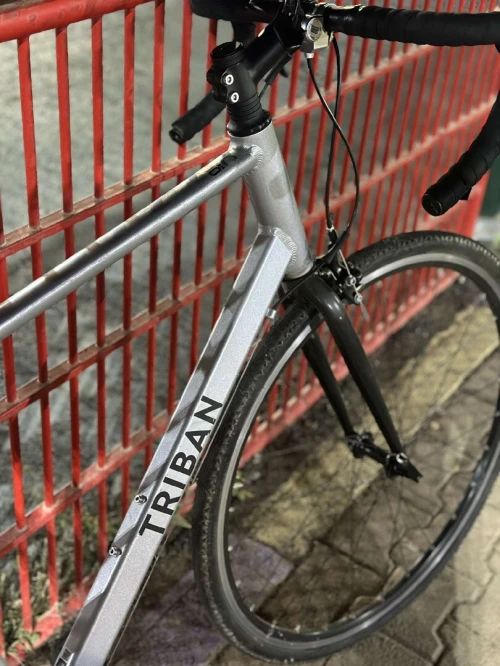 Vélo course triban RC 100