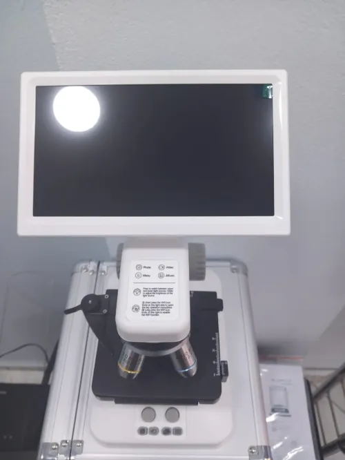 microscope numerique didactique avec tablette  مجهر رقمي مجهز بشاشة 
