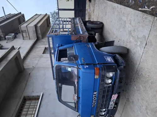Toyota Bu30 1984