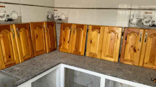 Portes et tiroirs extérieur cuisine (bas) bois rouge