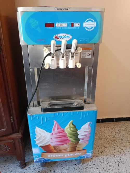 MACHINE A GLACE (icecream)
