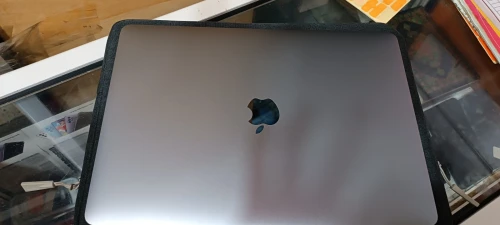 Macbook pro m1 toutch bar 2020 mdm cycle 86 batterie 98%16gb rar 256gb