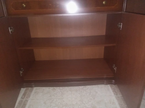 Buffet et vaisselier et table salle a neuf