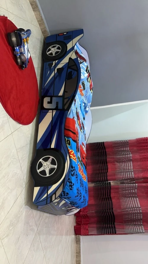 Lit enfant en forme de voiture à vendre