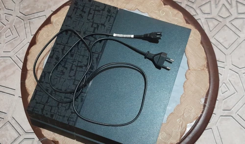 PlayStation 4 FAT نظيفة جداً للبيع نسخة نادرة 13.04