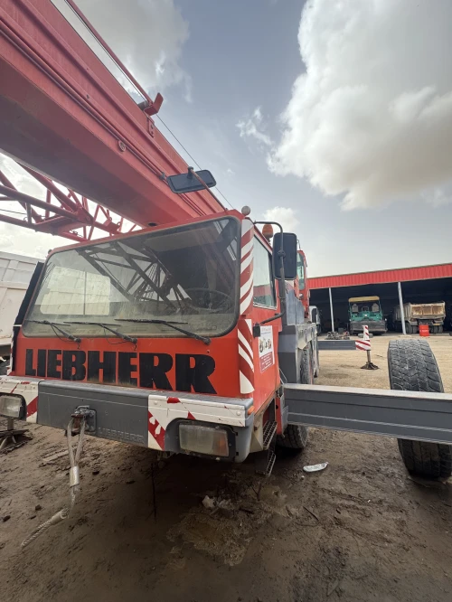 Grue liebherr للكراء 