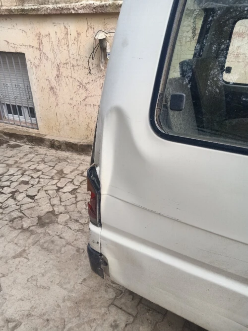 Mazda E2200 2000