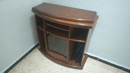 TABLE TV  BONNE ETAT PARTIE SUPERIEUR PIVOTANTE AVEC PLUSIEURS ETAGERES