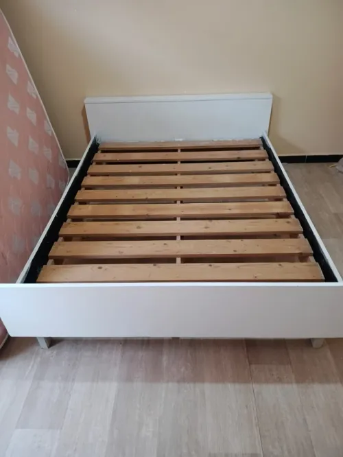 Lit double avec matelas