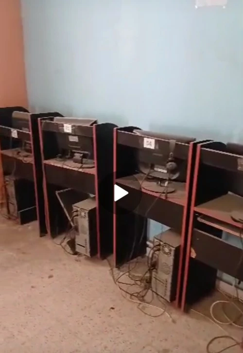 Vente un lot de matériel de cyber café vendu en état