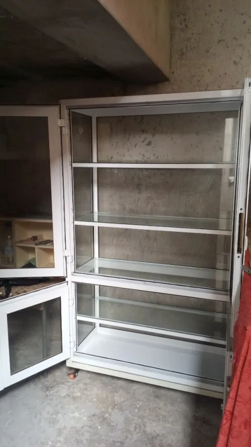 armoire vitrée en aluminium 1,91 x 1,20 m