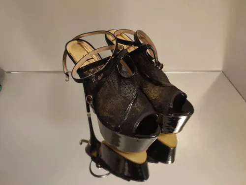 pleaser à sangle