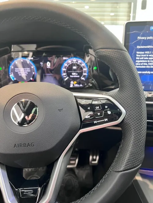 Volkswagen Golf 8 2025 R-Line
