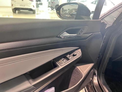 Volkswagen Golf 8 2025 R-Line